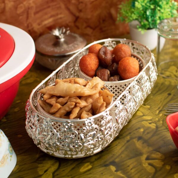 Elegant Dual-Section Silver-Plated Snack Serving Bowl – Handcrafted with Lid